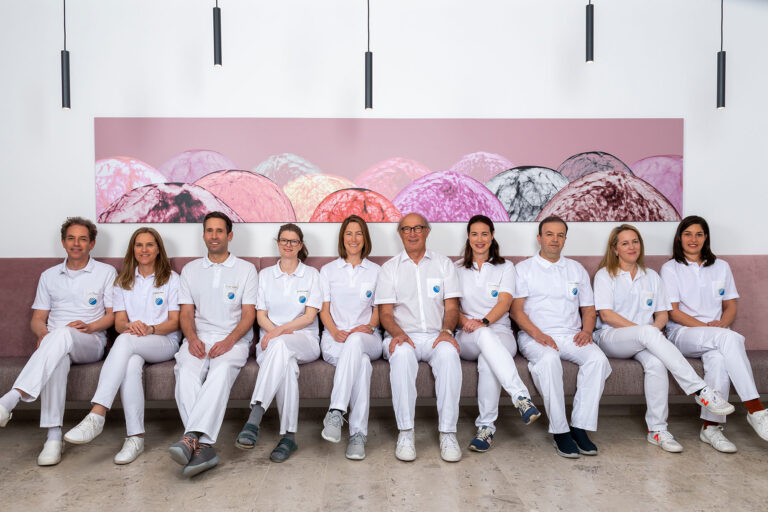 Gruppenfoto Ärzte und Mitarbeiter des Diagnosezentrums Frühwald